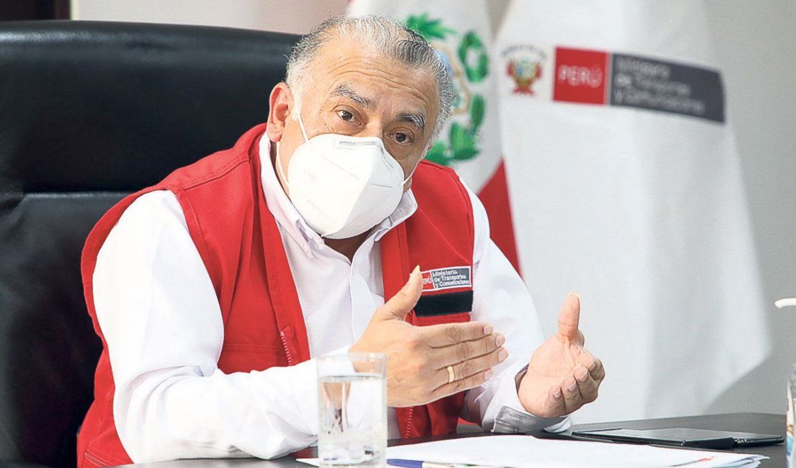 Eduardo González ministro de Transportes y Comunicaciones (MTC) - señaló que la propuesta del Congreso de crear una aerolínea estatal violenta la Constitución