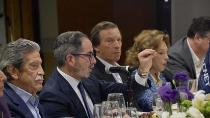 CNET y Cicotur señalan que si el argumento es bajar los precios de los vuelos, habría que recortar la carga fiscal que pagan los pasajeros, como la TUA.&nbsp;