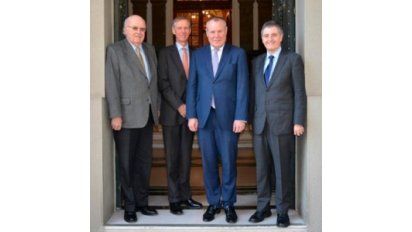 Ministro británico visitó la CNC para conversar sobre el futuro en medio del Brexit