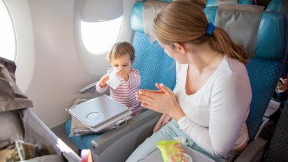 Vuelos: seleccionaren el avión los asientos con más espacio para poder ubicar el moisés para bebésde menos de 2 años.