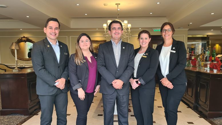 Los anfitriones del encuentro: Oliver Arévalo, Roselyn Colina, Andrés Hasdeu, Micaela Passennheim y Cristina Simonelli. &nbsp; &nbsp;