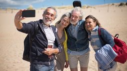 La edad, las condiciones médicas y los límites de cobertura son algunos de los aspectos que pueden cambiar la asistencia al viajero necesaria durante un viaje.