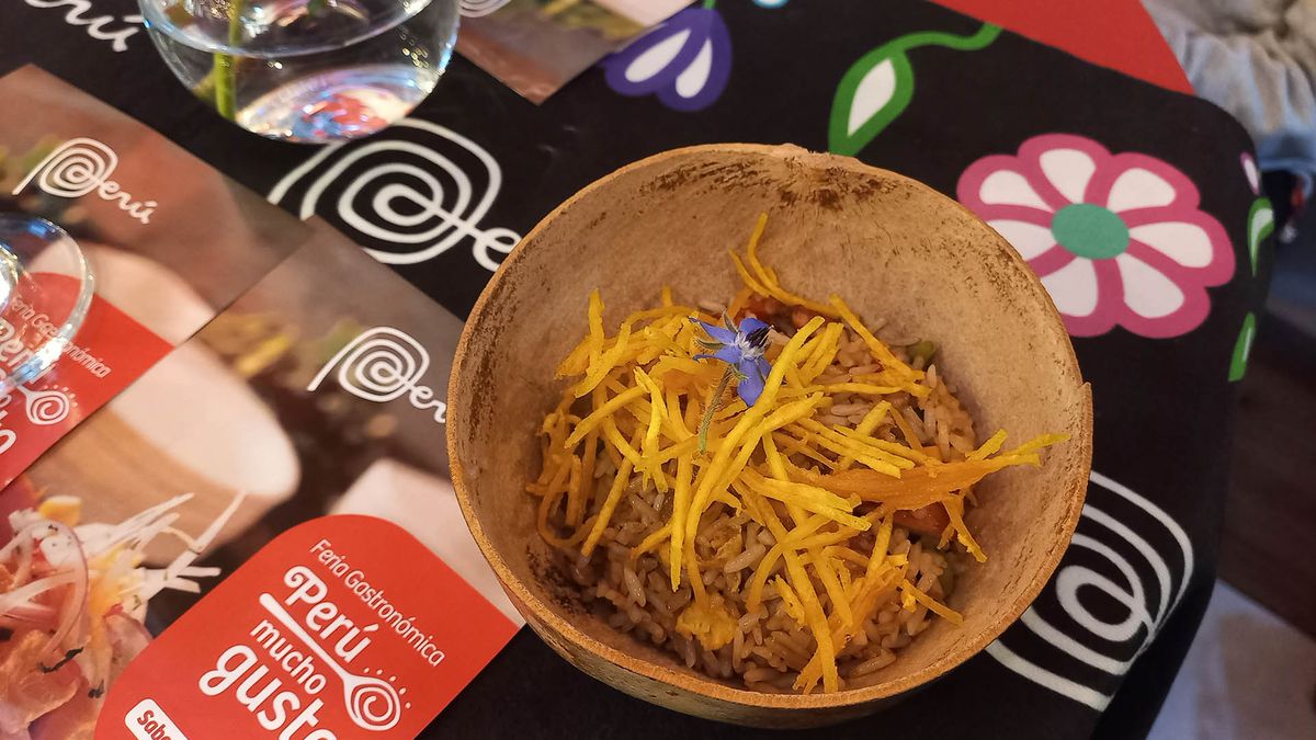 Degustación de chaufa amazónico.