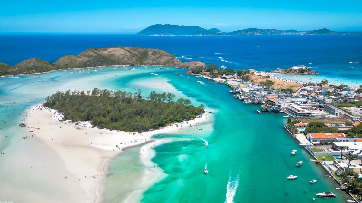 Cabo Frio enamora con sus arenas blancas y sus clásicas aguas turquesas.