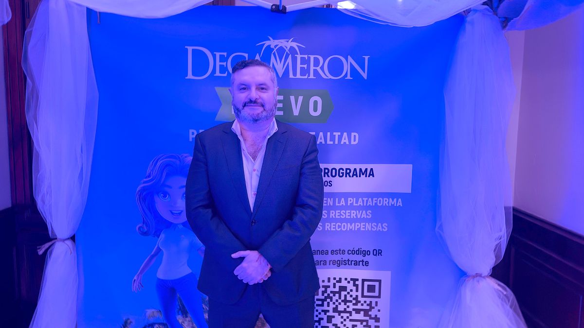 Fidel Murgueytio, gerente de Maxitravel, en lanzamiento de programa Agents Rewards de Decameron. 