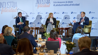 Desayuno informativo con los directivos de Mapfre España y EY España, organizado por el Grupo Hotusa.
