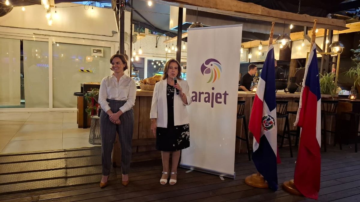 Equipo de Arajet: Jessica Weinerth y Luz María Peña.