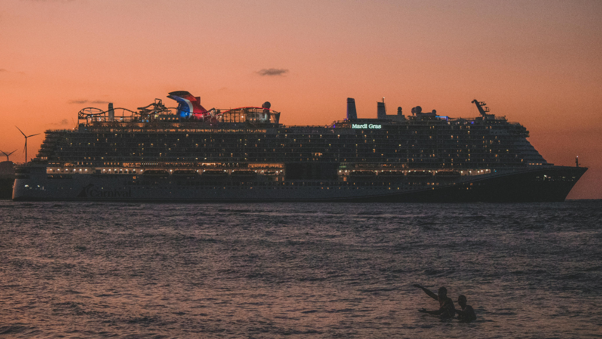 El crucero Carnival Mardi Gras destaca por su diseño dividido en seis zonas temáticas únicas.