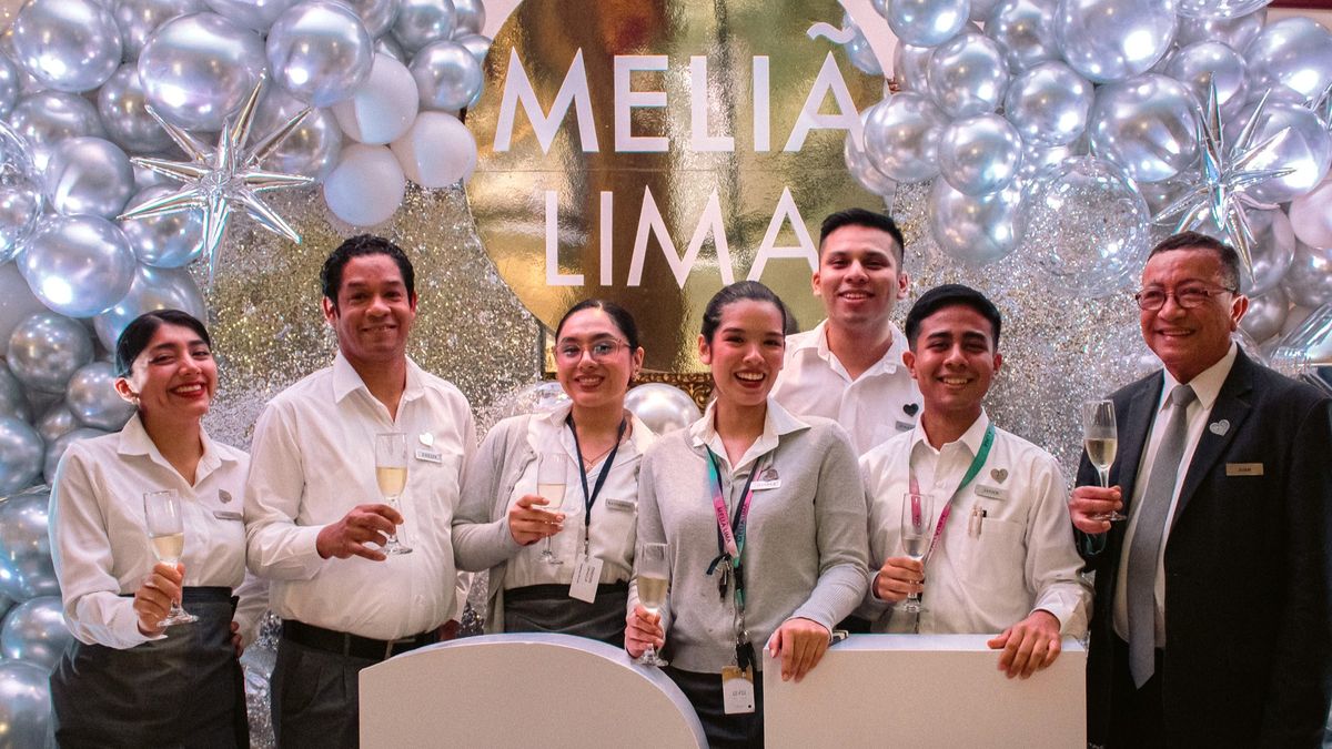 Conjunto de profesionales parte de la cadena hotelera Meliá Lima.