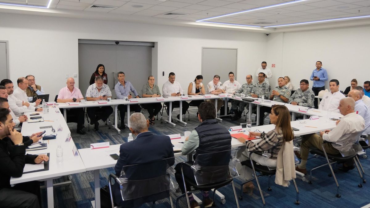 La goberanadora de Quintana Roo encabezó una reunión donde expuso temas a seguir en el Aeropuerto Internacional de la Cancún.