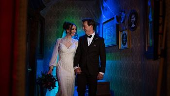 Disney Cruise Line permitirá disfrutar de bodas aún más inolvidables en Haunted Mansion Parlor a bordo del Disney Destiny.