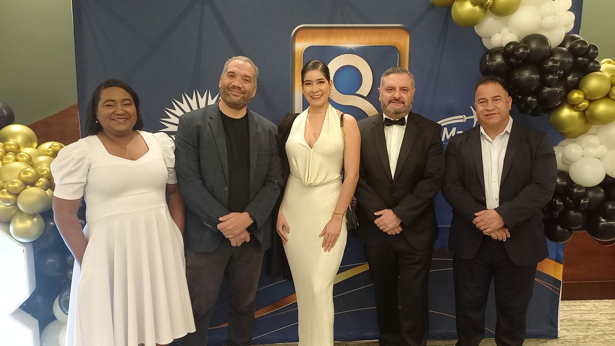 Maxitravel junto a sus proveedores, en evento en Quito. Maxitravel junto a sus proveedores, en evento en Quito.