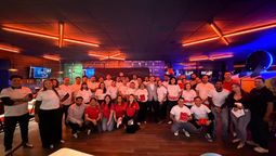 Directivos de Turkish Airlines junto a los agentes de viajes participantes en el torneo.