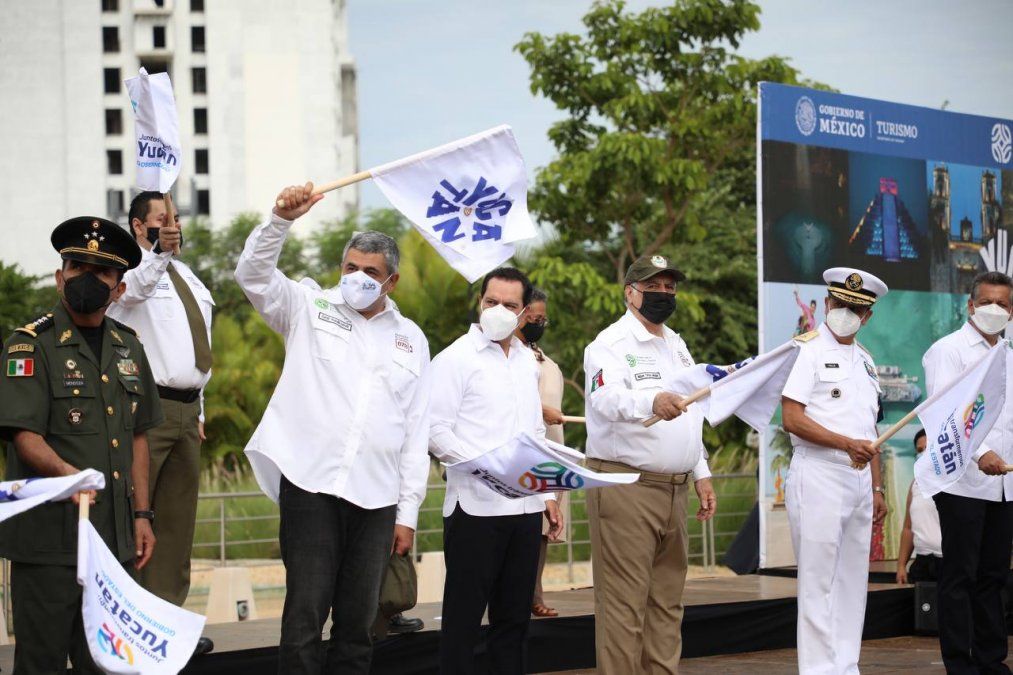 El secretario general de OMT, Zurab Pololikashvili, da el banderazo de salida del Operativo de Verano 2021.