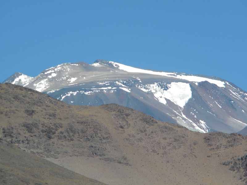 Los impactantes nevados se suceden antes de llegar al límite con Chile.
