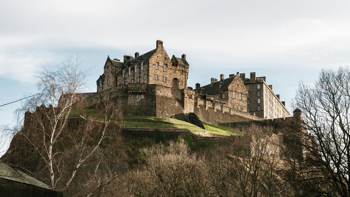 El castillo de Edimburgo alberga las joyas de la corona de Escocia.