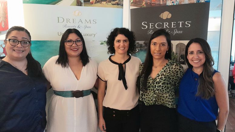 Las directivas en el inicio del encuentro de Inclusive Collection.