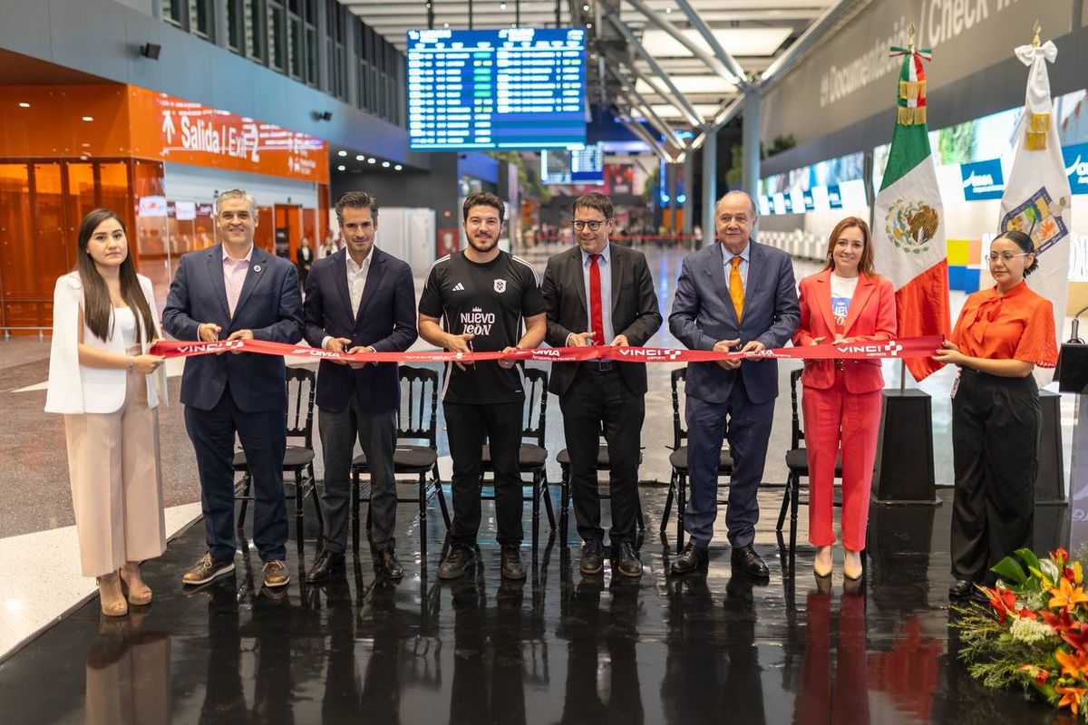 El gobierno de Nuevo León, junto a Sectur del mismo estado, inauguró la primera fase de modernización del Aeropuerto de Monterrey.