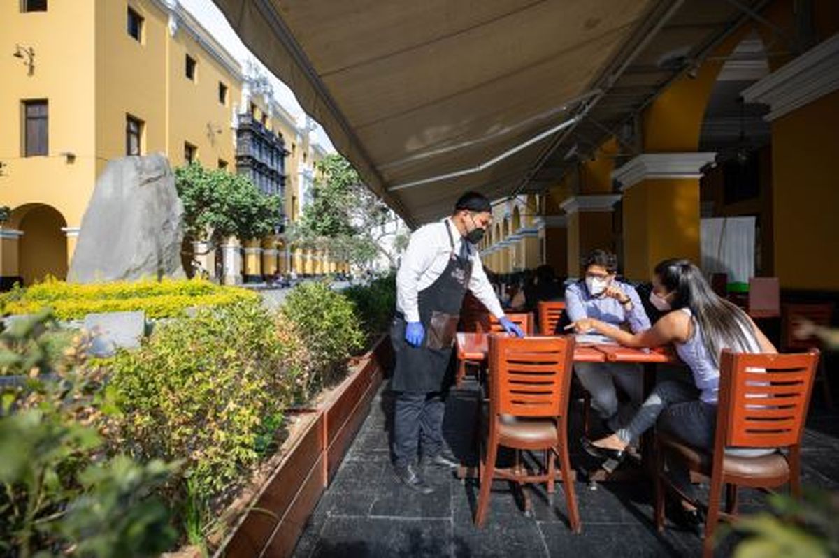 Según ComexPerú, con la reducción del IGV no se beneficiará a 200 mil restaurantes, hoteles y alojamientos turísticos, como se argumentaba. - Ladevi Medios y Soluciones Según ComexPerú, con la reducción del IGV no se beneficiará a 200 mil restaurantes, hoteles y alojamientos turísticos, como se argumentaba.