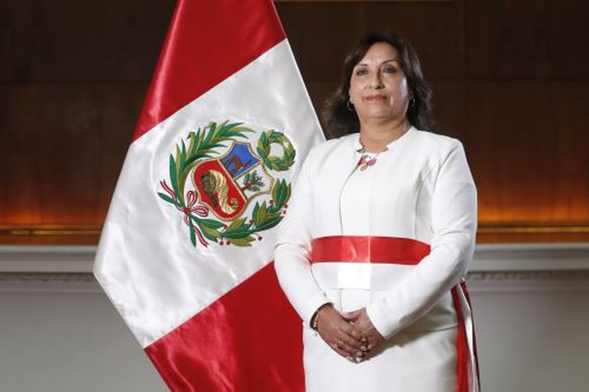 Dina Boluarte asume la presidencia de la república en medio de una de las crisis políticas más importantes de los últimos años en Perú y tras la destitución de Pedro Castillo.