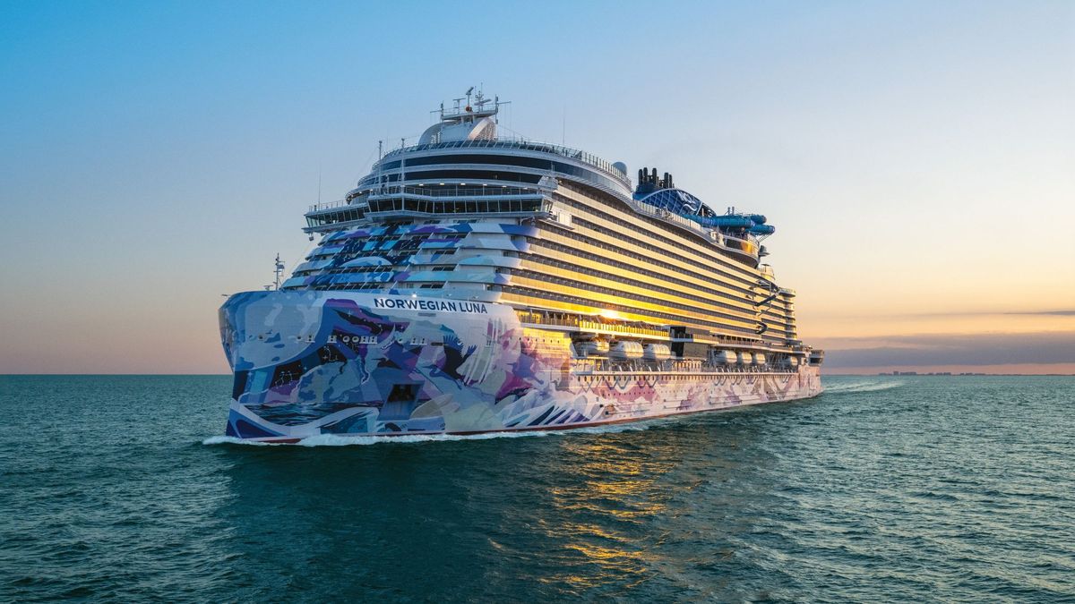 Marcando el rumbo está Norwegian Luna™, la incorporación más reciente a la flota y una verdadera joya de la clase Prima Plus.