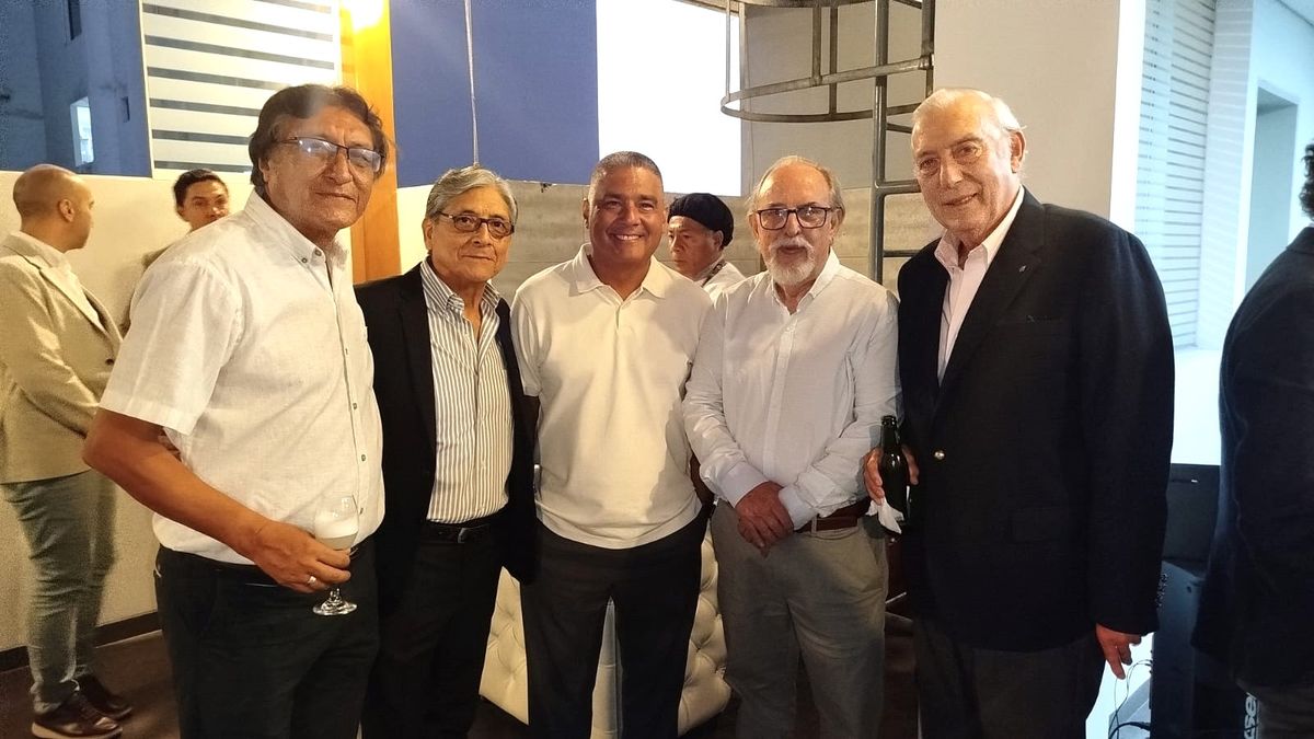 Martin Bravo, CEO de Conexi&oacute;nTS junto a las agencias de viajes.