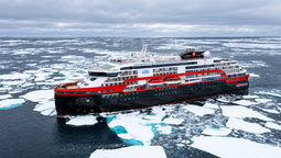El MS Fridtjof Nansen incorporó en su recalada en Puerto Natales paseos a Torres del Paine.&nbsp;