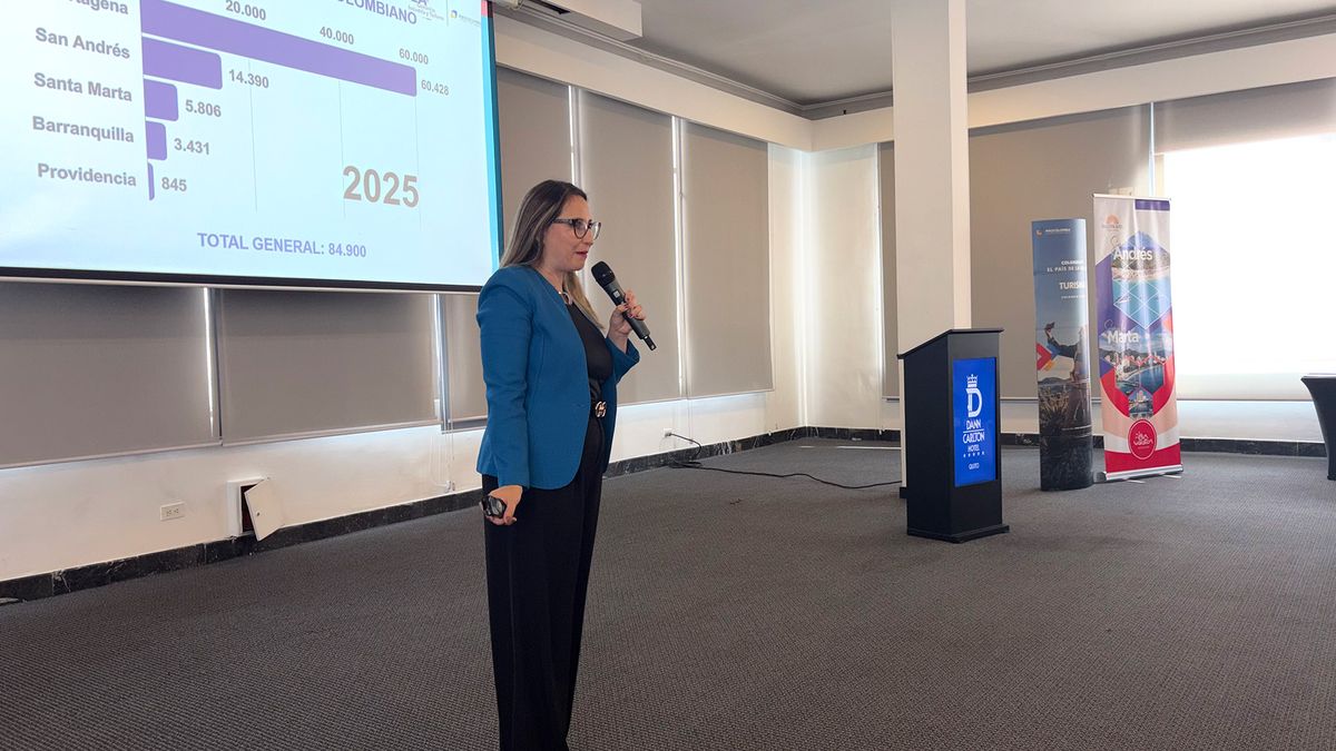 Patricia Salinas, analista senior de Turismo de ProColombia, en capacitaci&oacute;n de Maxitravel.