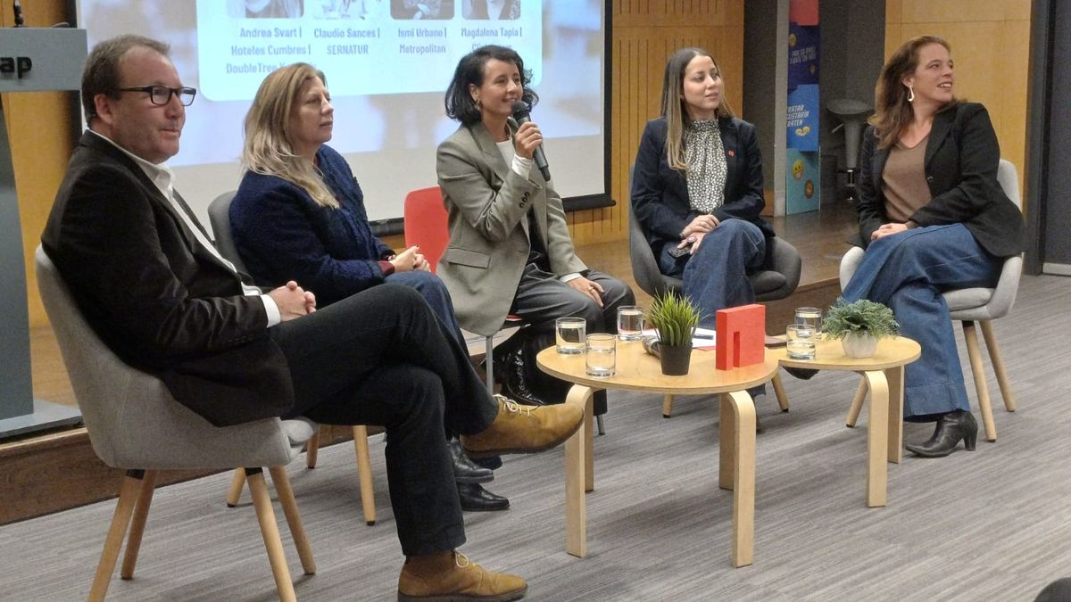 Panelistas de la charla 