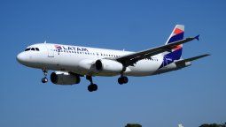Latam Airlines informó que los clientes pueden solicitar reprogramación del vuelo o la devolución del dinero.