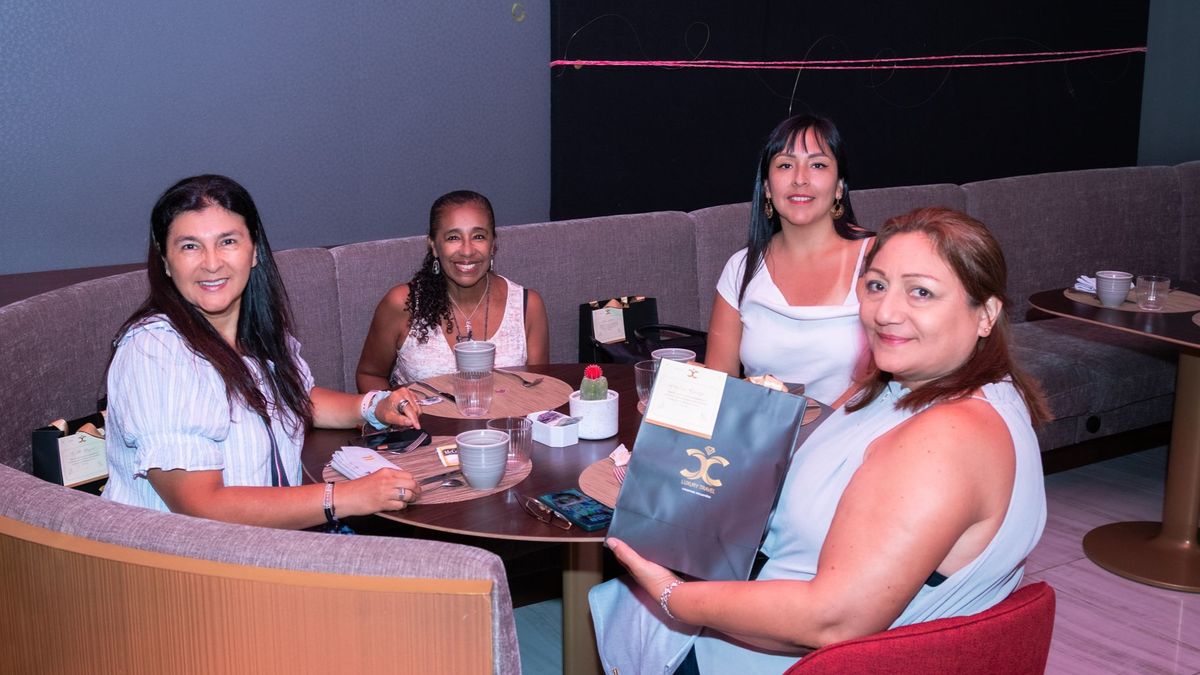 Giselle Olguin, Carmen Hermoza, Cinthya Venegas y Patricia Cornejo.