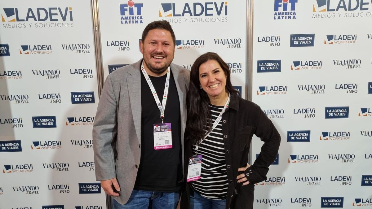 Facundo Martino, director Travel Store; Cecilia Enrico, gerenta de Waw Viajes de Autor y 1Row, marcas de Travel Store.