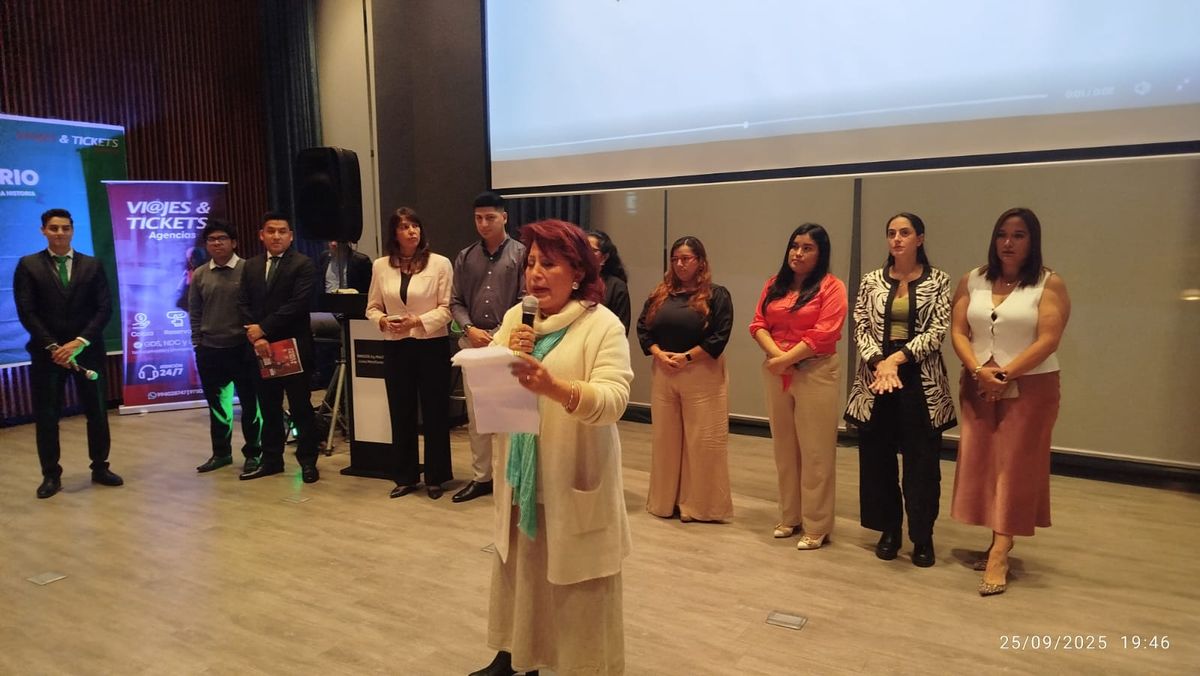 Doris Amaniego, CEO y fundadora de Domiruth, durante la celebración por los 41 años de la corporación, una historia guiada por la pasión, la innovación y el compromiso con el turismo.