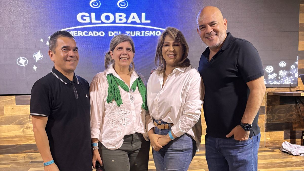 Alicia Maldonado, Olga Salazar y Ricardo Estupiñán del Global Mercado del Turismo en su celebración de fin de año.