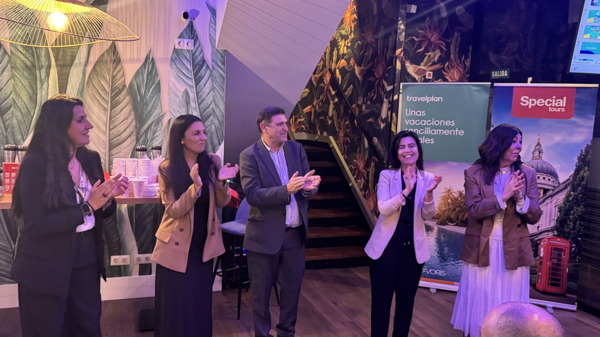 Parte del equipo de Ávoris durante el roadshow de Travelplan y Special Tours en su última parada en Madrid centro (Moncloa).