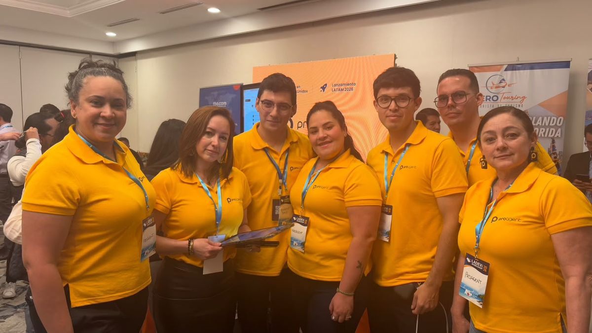 Roxy Acanda, Aniela Fon, Ayrton Jonny, Lizeth Martínez, Nicolás Ocaña, Jorge Balada e Irisday Ramírez, de ProAgent, en el marco de Ladevi Workshop Quito 2026. 