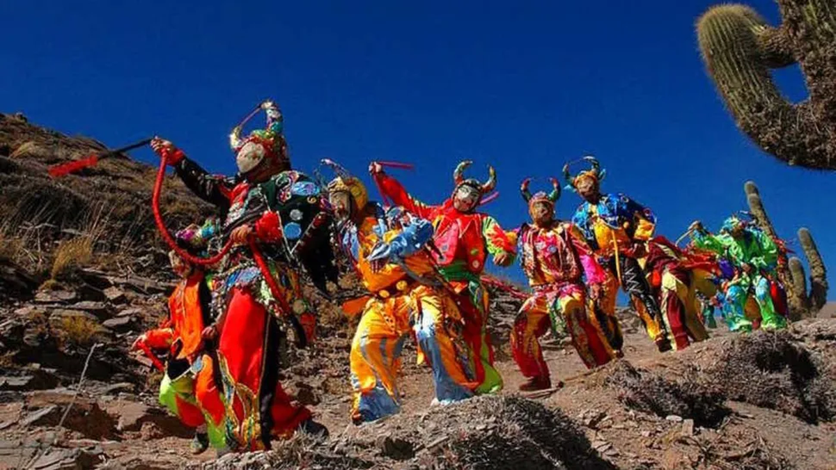 El Carnaval de Jujuy es un conjunto de festejos que atrae a locales y turistas para celebrar las tradiciones aborígenes de la región.