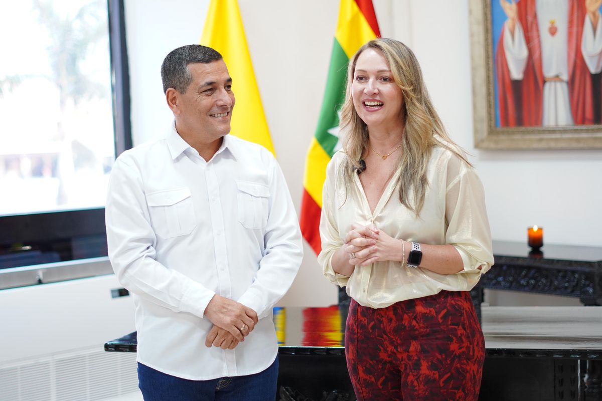 Dumek Turbay Paz, alcalde de Cartagena y Paula Cortés Calle, presidente ejecutiva de Anato.