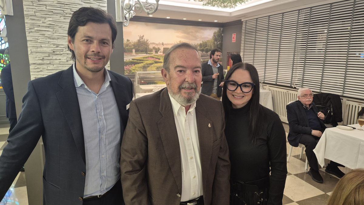 Ejecutivos y aliados estratégicos en el 43° aniversario de Surland.