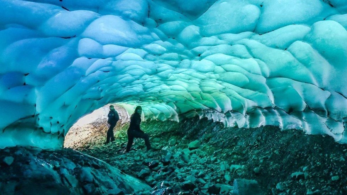 Descubrí los asombrosos túneles de hielo de Chubut en este verano 2025.