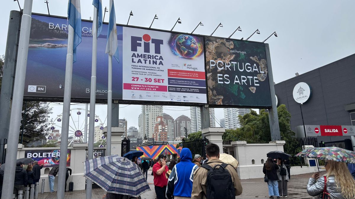 Feria Internacional de Turismo de America Latina: bajo la lluvia se realizó la apertura a público general.