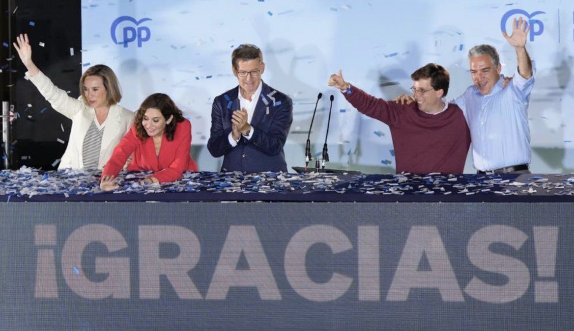 Ayuso, Feijóo y Almeida celebrando el triunfo del PP en las elecciones del 28-M