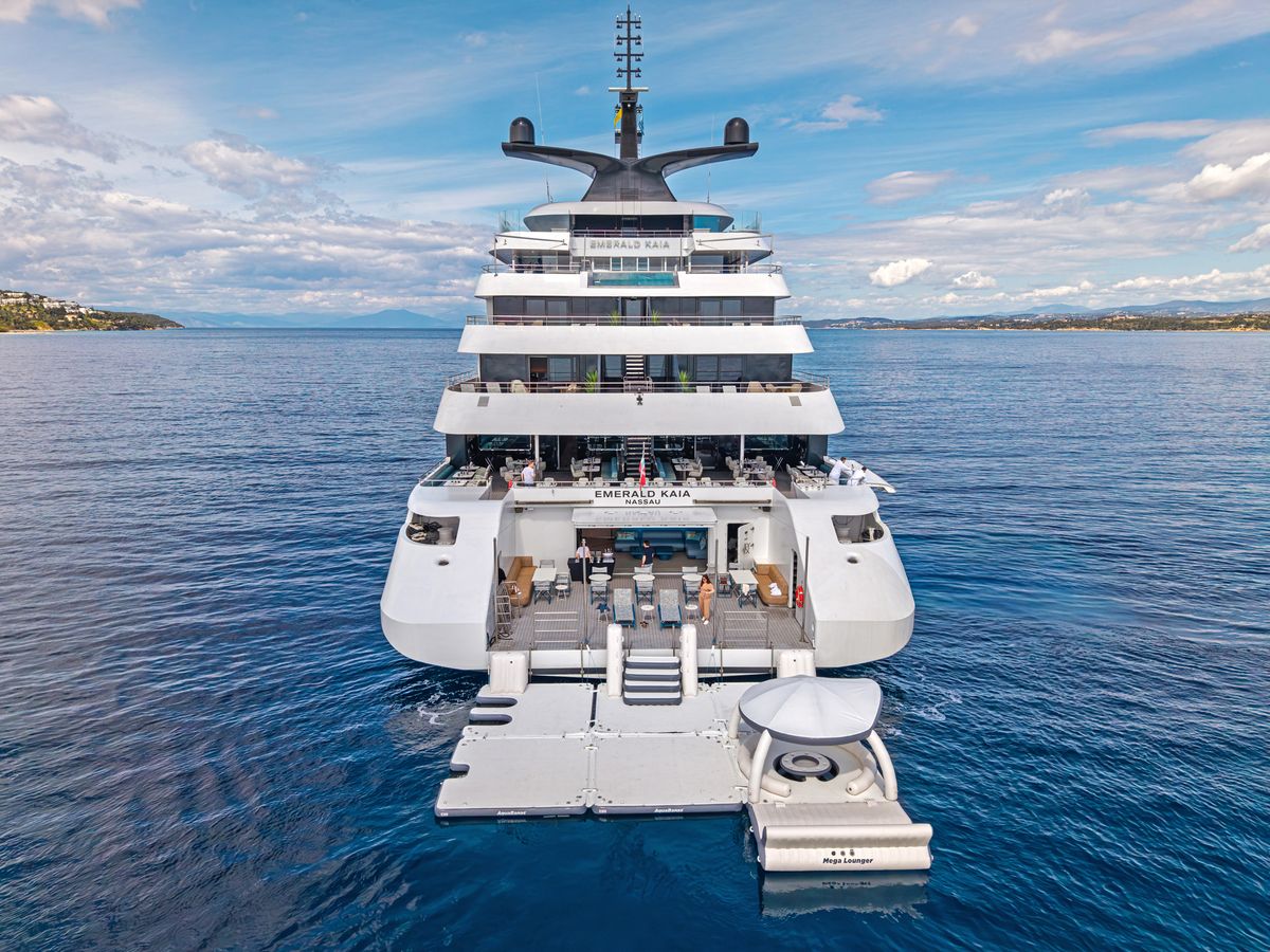 Popa del Emerald Kaia. Popa del Emerald Kaia.