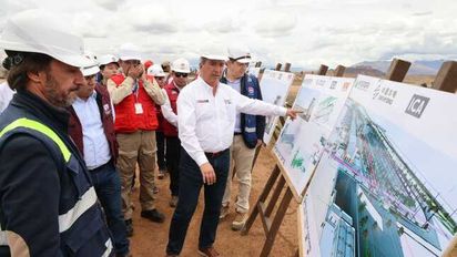 El titular del MTC Raul Perez Reyes supervisando el avance de las obras en Chinchero.