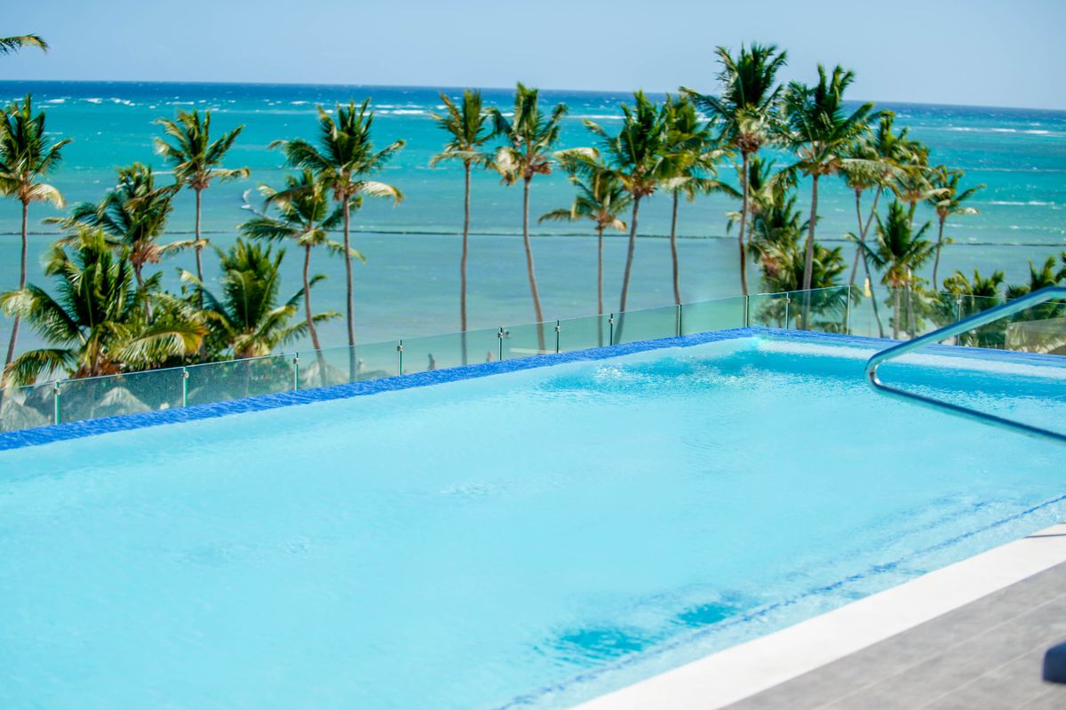 Piscina ubicada en el Sunset Bar. Piscina ubicada en el Sunset Bar.