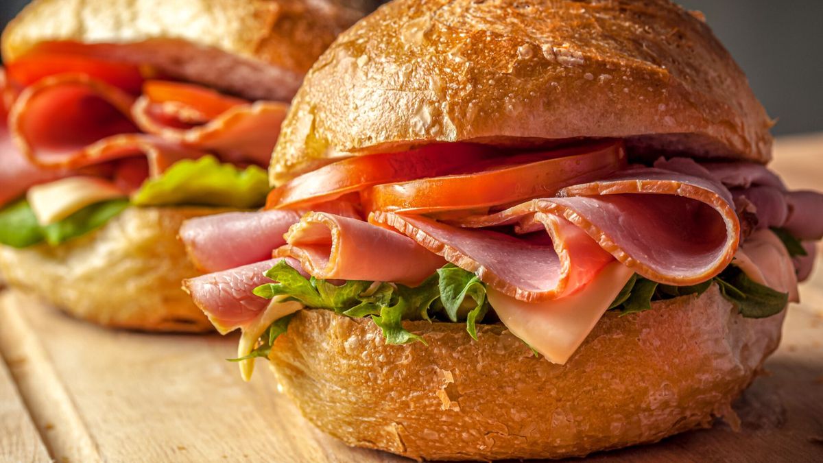 El cortado de jamón es perfecto para comer sin interrumpir tu paseo. 