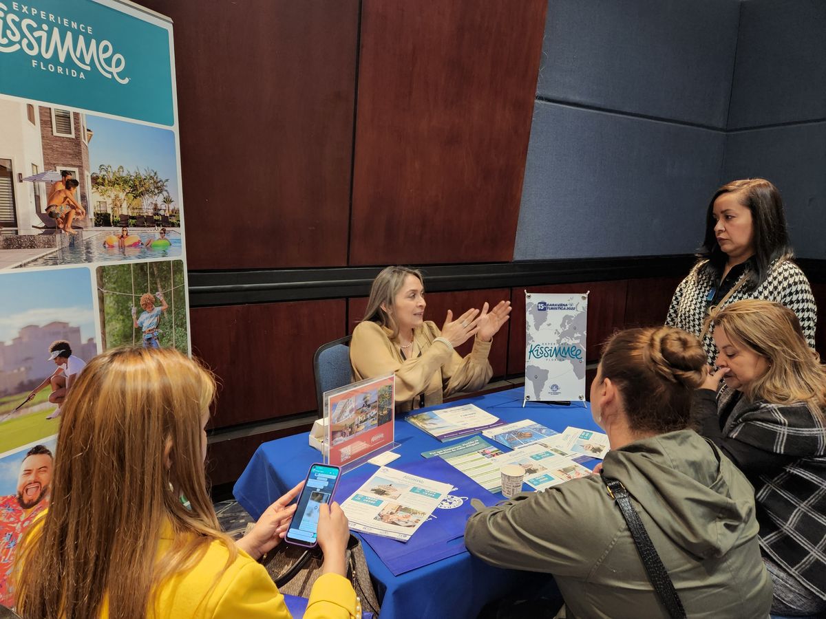 Caravana de promoción de Universal Group en Colombia.