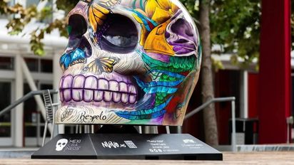 La exposición Mexicráneos regresa a Ciudad de México esta temporada de Día de Muertos.