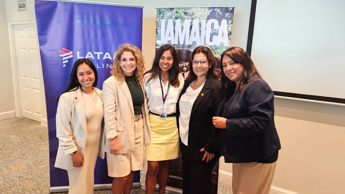 Jamaica en alianza con Latam Airlines presentaron las novedades y vuelos hacia el destino caribeño. - Ladevi Medios y Soluciones Jamaica en alianza con Latam Airlines presentaron las novedades y vuelos hacia el destino caribeño.