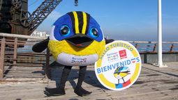 Fiu, ave sietecolores, es la mascota oficial que acompañará el certamen Santiago 2023.
